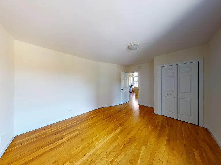 475 W Broadway #6 — Photo 5