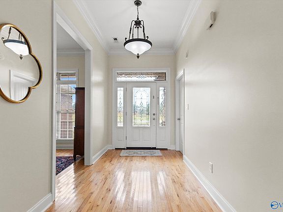 5th image of 323 Spencer Lakes Dr