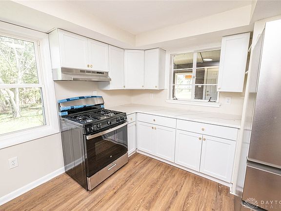5th image of 675 Wright St