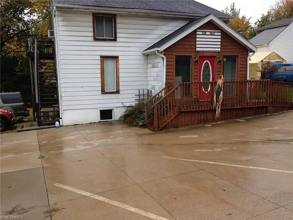 3208 S Main St photo 1