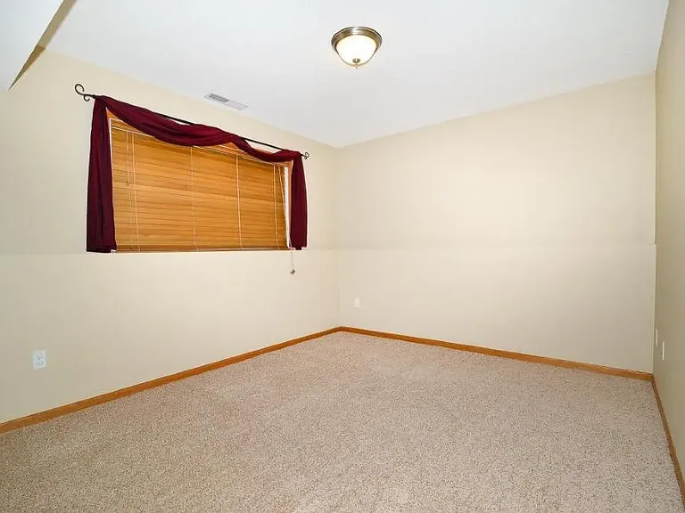 4740 Pines Cir — Photo 18