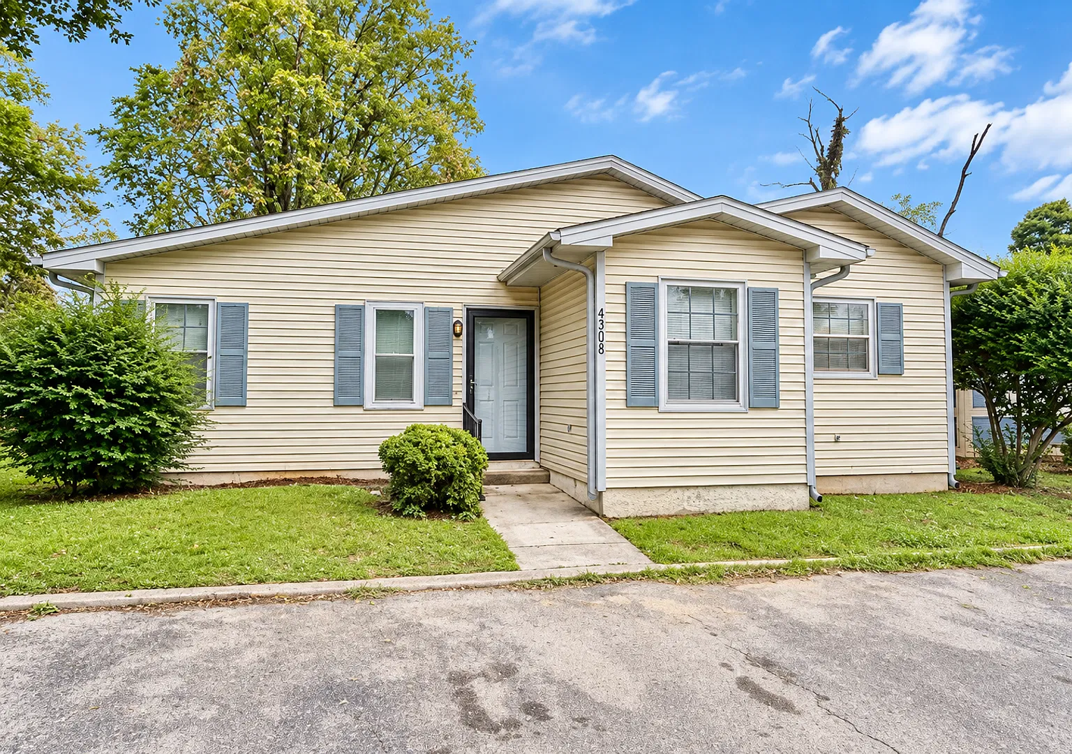 Move-In Ready 3 Bed/2 Bath With Spacious Kitchen! — Photo 1