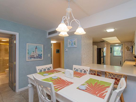 4th image of 201 E Ocean Dr Unit 1-302