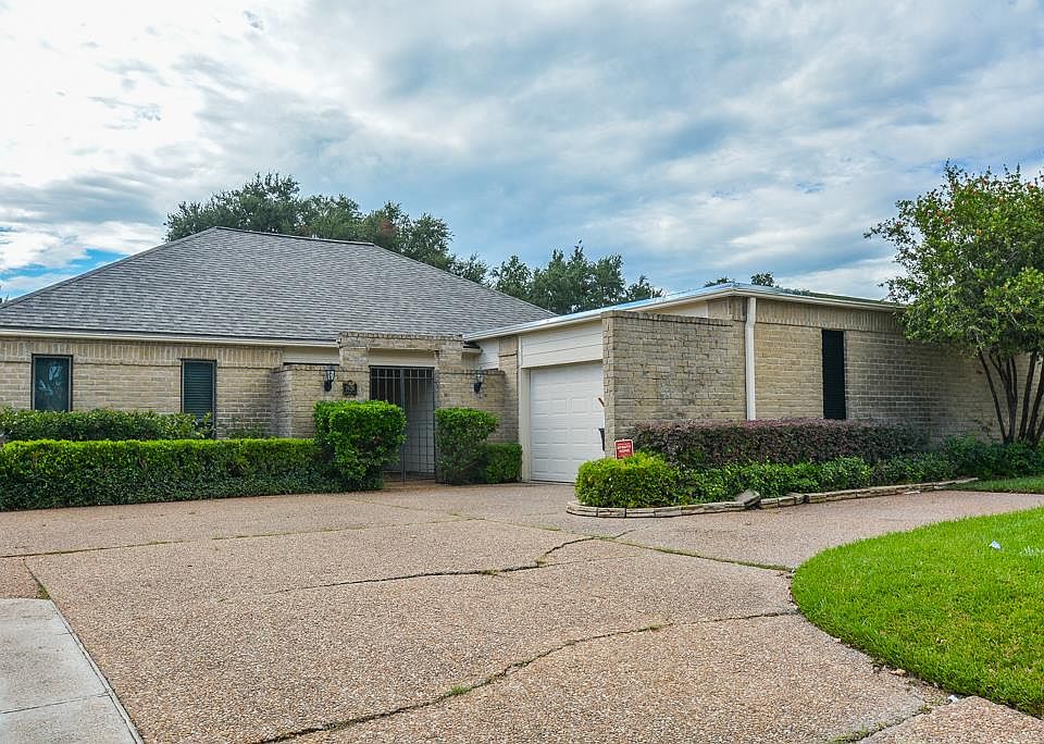 1st image of 2626 Country Club Blvd
