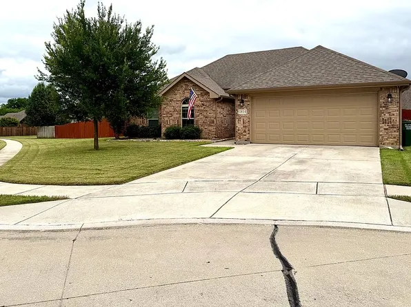 1814 Bersand Ave, Gainesville, TX 76240