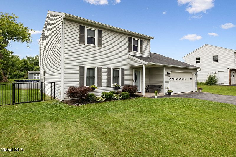 2nd image of 29 Meadowbrook Road