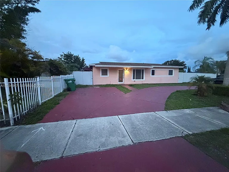15431 SW 101st Ave — Photo 1