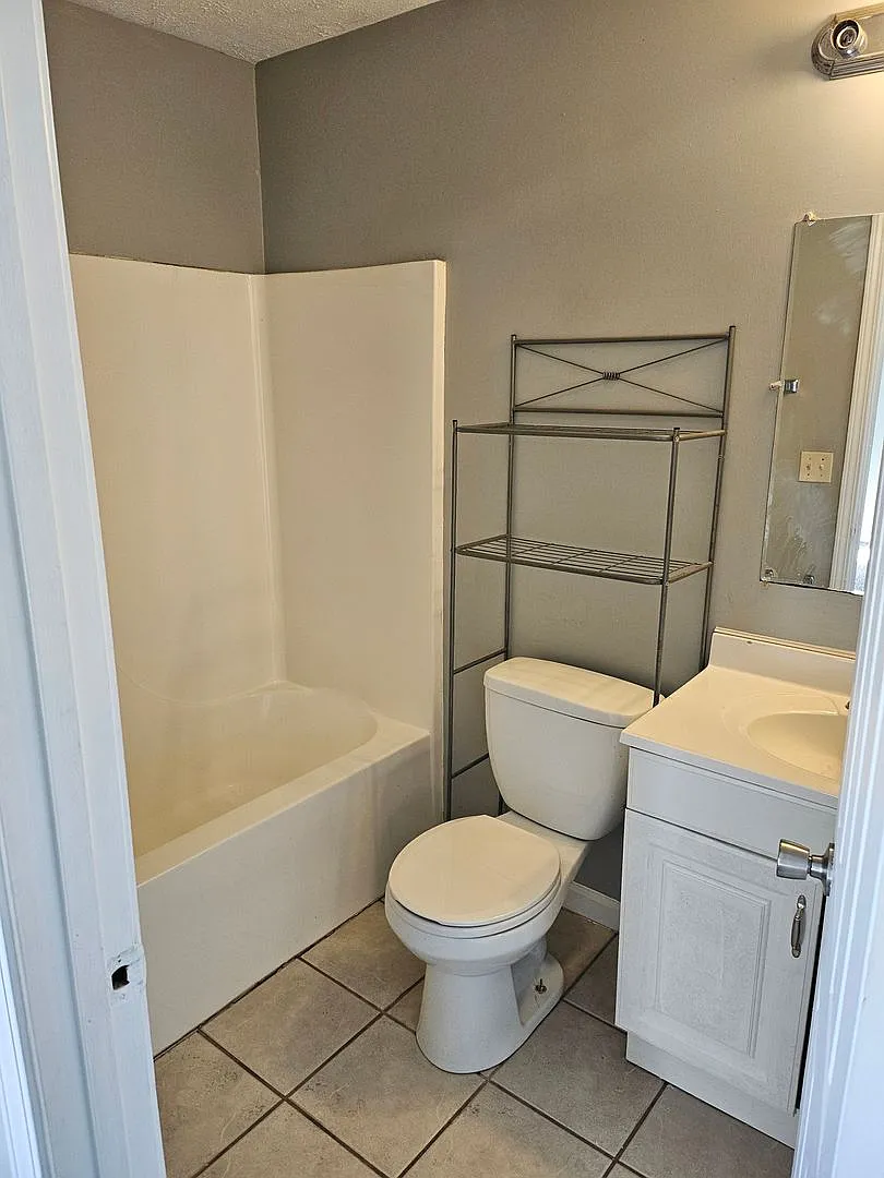 3 Bed 2-bathroom home — Photo 3