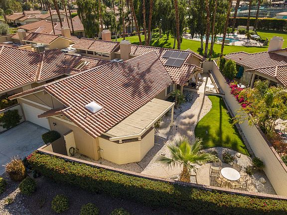 2nd image of 301 Avenida Del Sol
