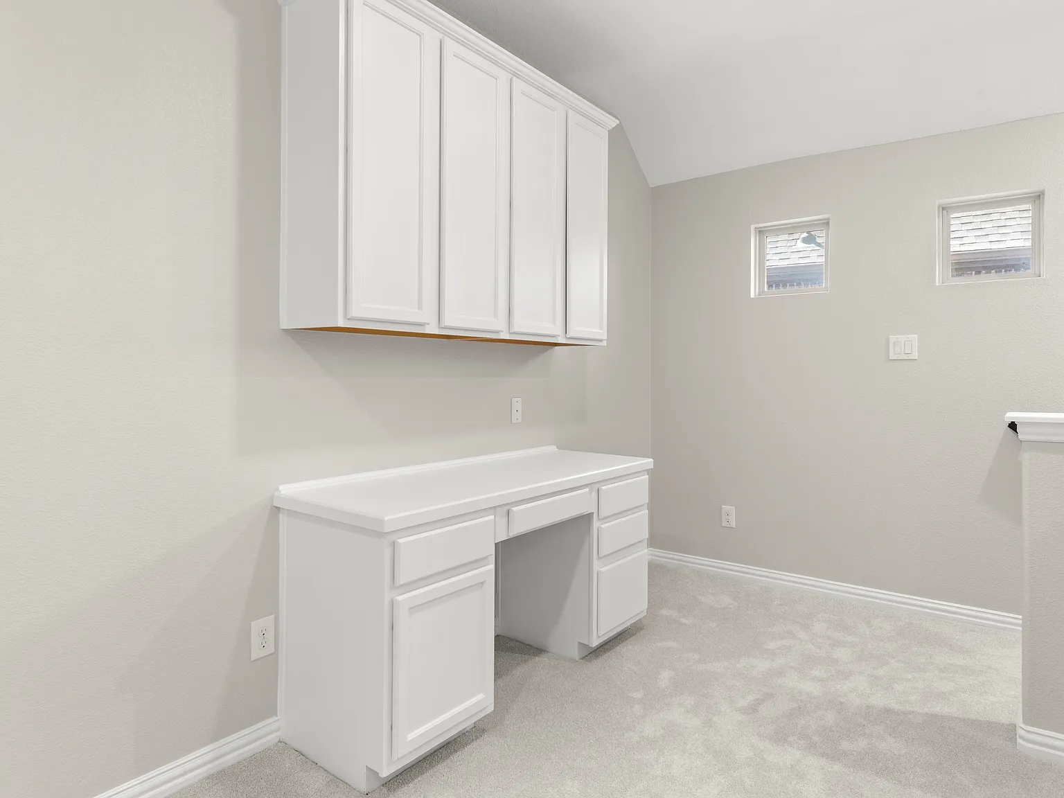 5 bed, 4077 sqft, $3,750 — Photo 2