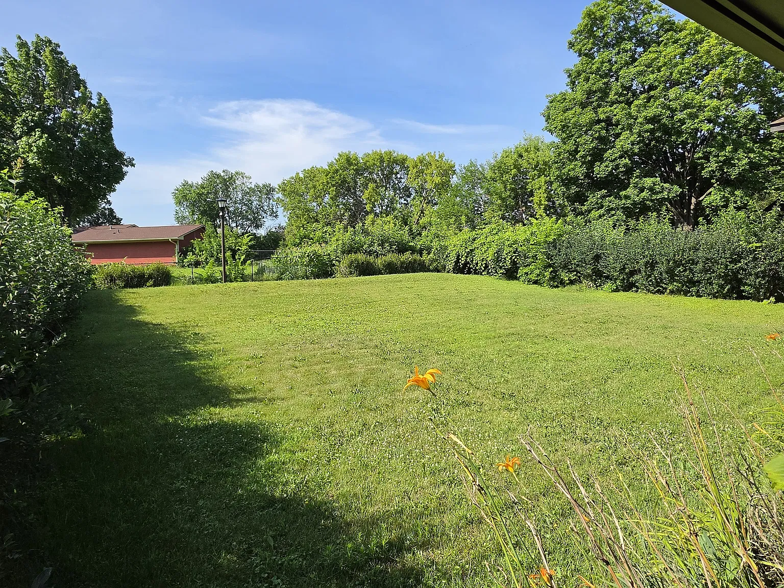 5 bed, 1442 sqft, $2,500 — Photo 2