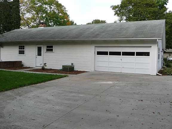 2nd image of 834 E Village Dr