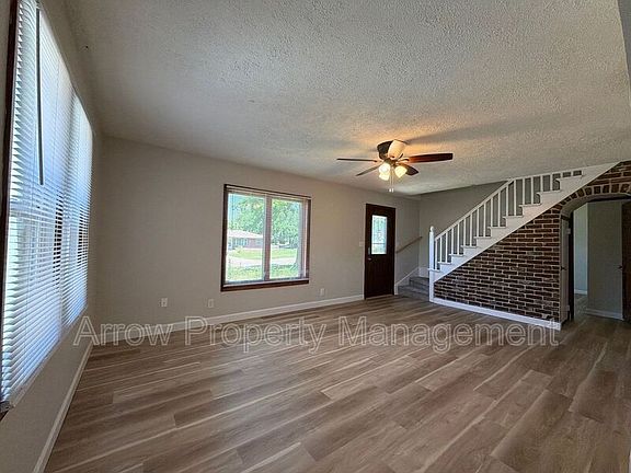 2nd image of 5121 Pioneers Blvd