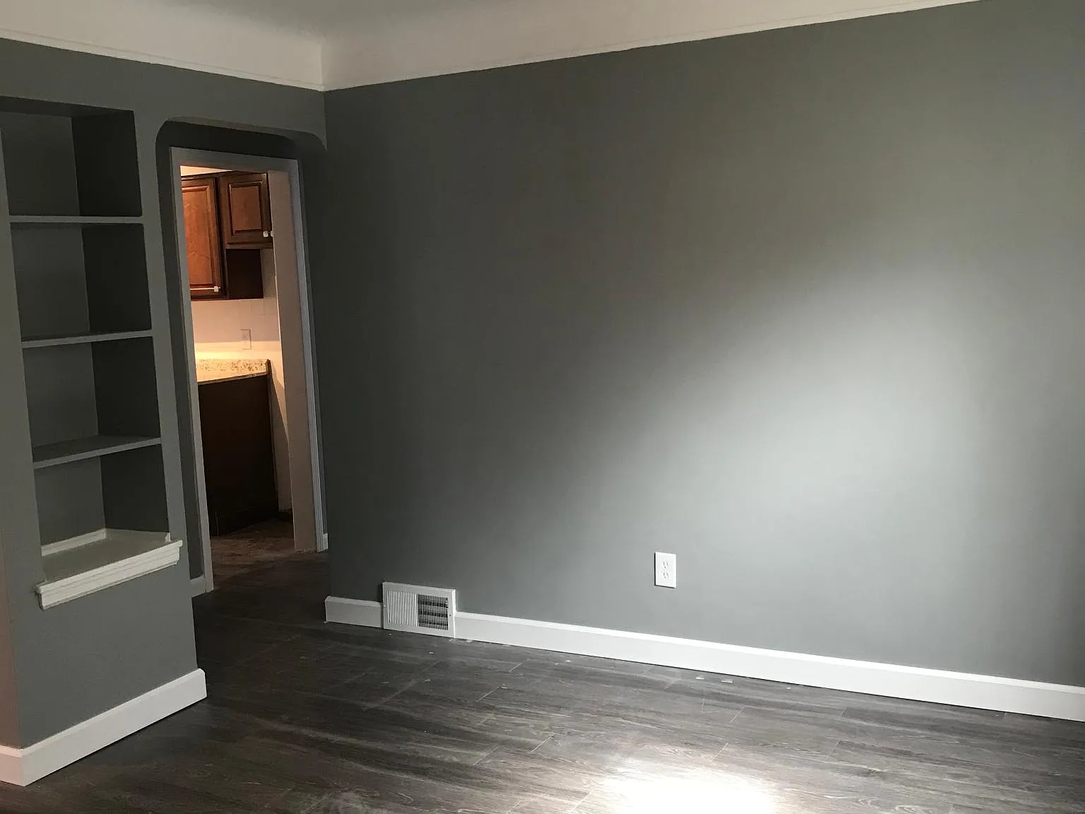 3 bed, 986 sqft, $1,200 — Photo 4