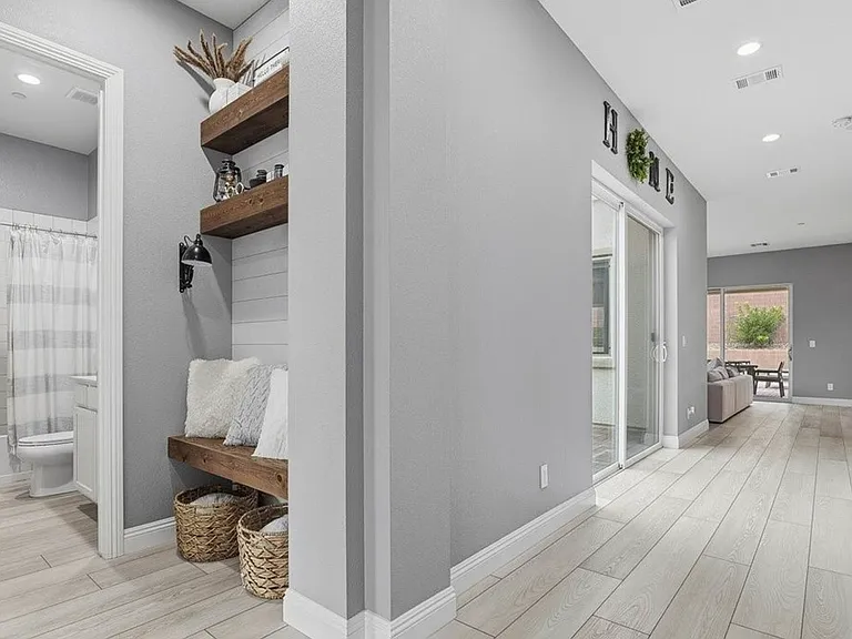 2562 Millburn Ave — Photo 14