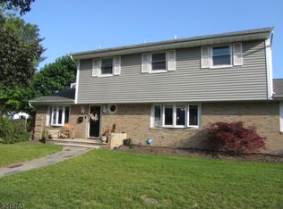 71 Albany Ave, Pompton Lakes, NJ 07442