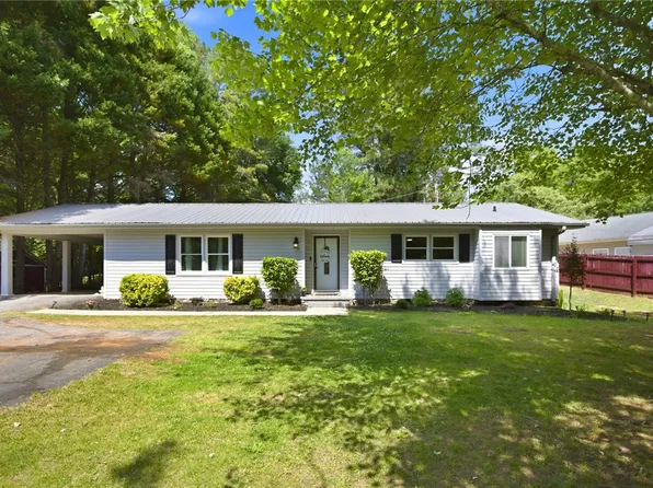 1013 S Greenwich Dr, Walhalla, SC 29691