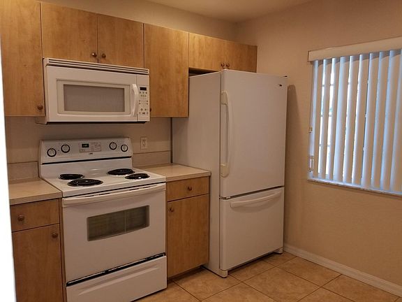 4th image of 1328 SE 8th Ave APT 102