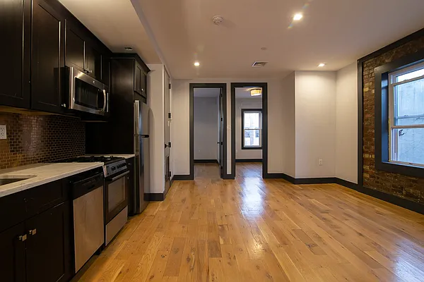 Rented by Isaac Silberstein, LREB | media 40