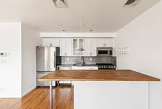 170 Broadway — Photo 4