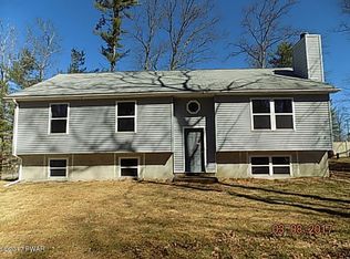 137 Doe Dr, Dingmans Ferry, PA 18328