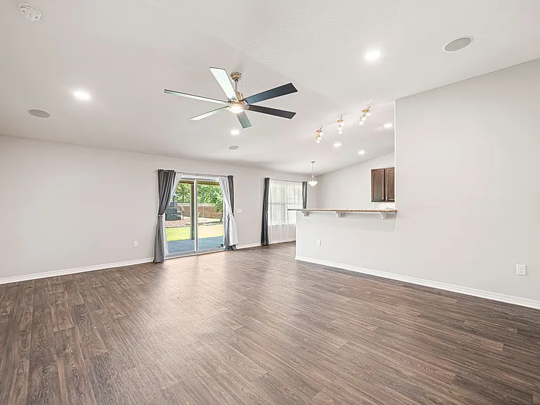 2132 Vizcaya Dr — Photo 14