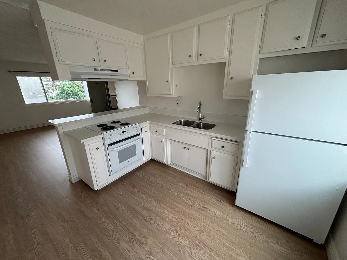 205 Avenue H — Photo 3