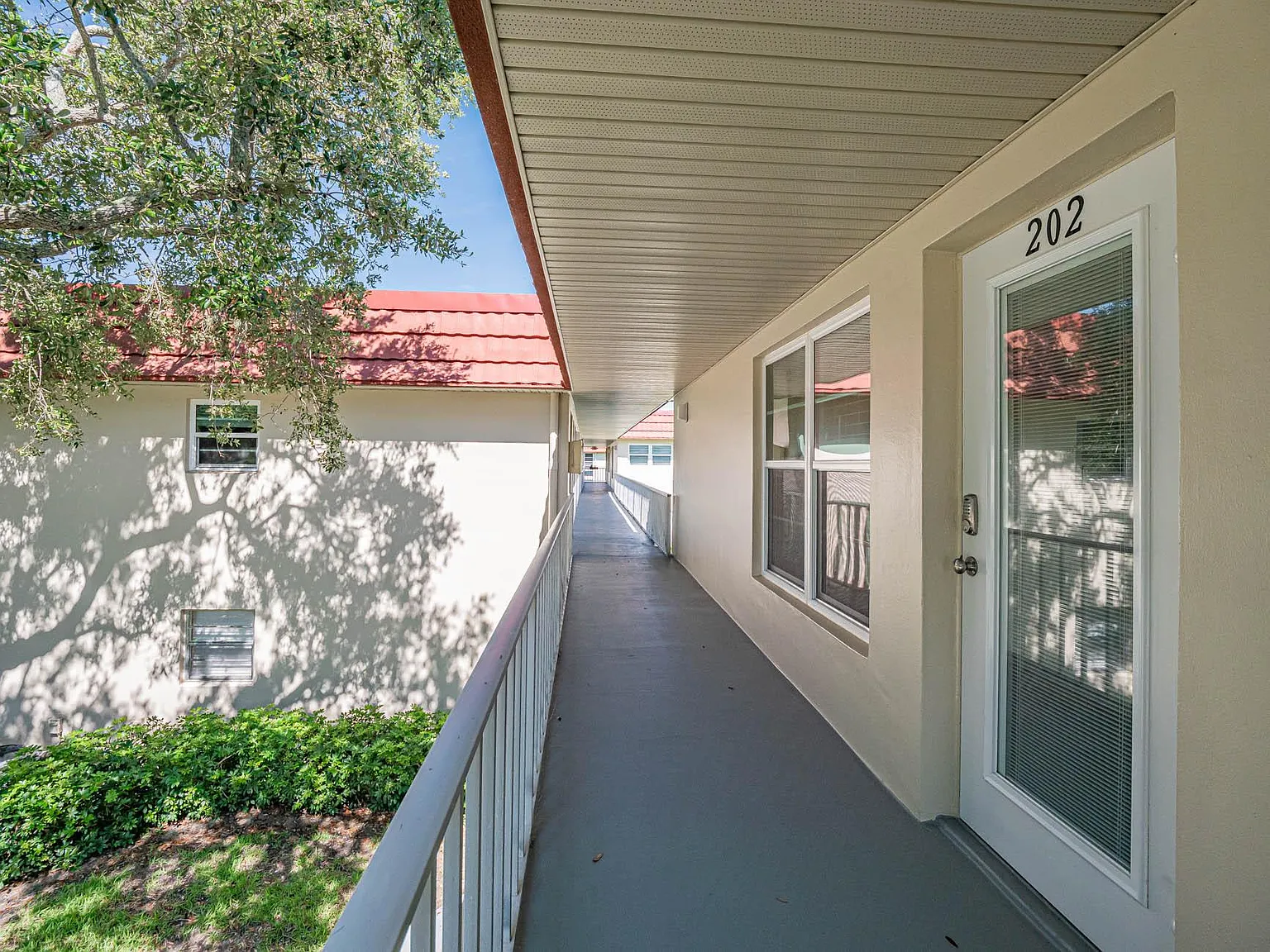 2 bed, 1000 sqft, $3,100 — Photo 2