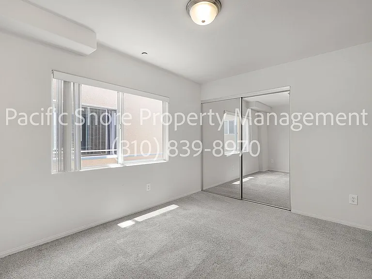 Motor Apartments — Photo 9