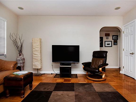 5th image of 308 Carl Ave