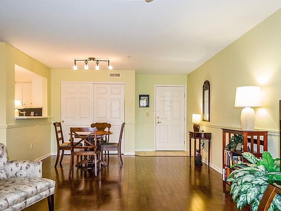 4th image of 5935 N High St APT 204