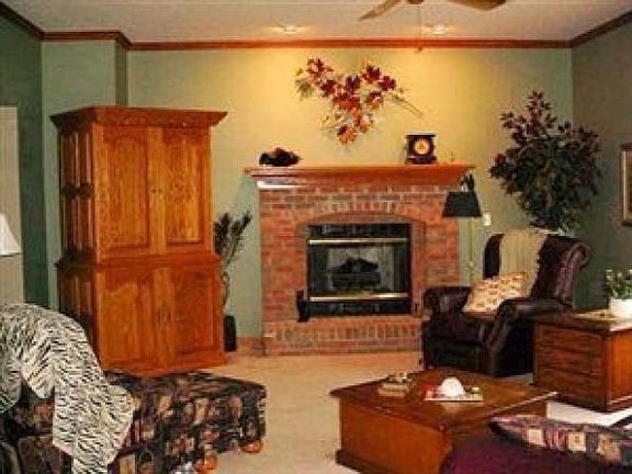 3rd image of 3710 Turnberry Dr