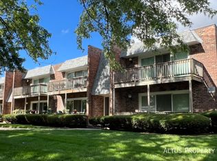 504 Roberts Dr #2D, Glenwood, IL 60425