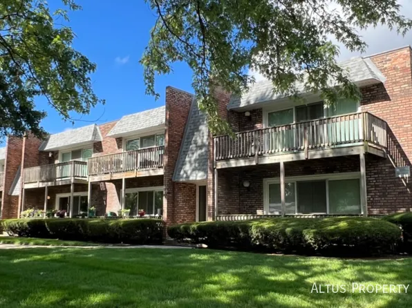 504 Roberts Dr #2D, Glenwood, IL 60425