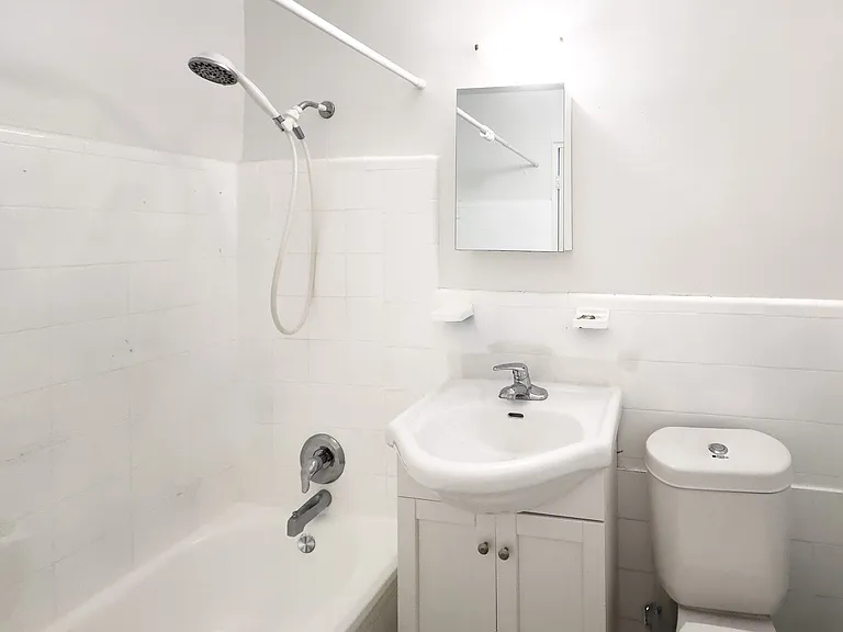 1675 Eglinton Ave W — Photo 8