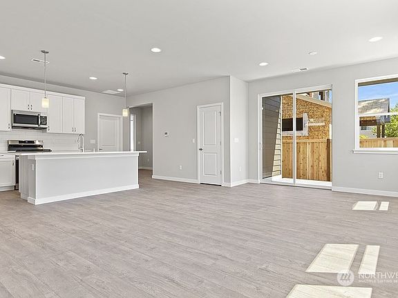 5th image of 15547 Bergh Ct
