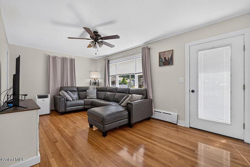 3rd image of 17 Pheasant Court
