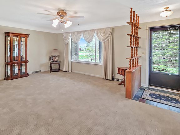 3rd image of 8166 N Linden Rd