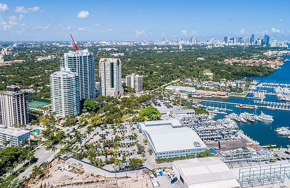 4th image of 2627 Bayshore Dr #1404