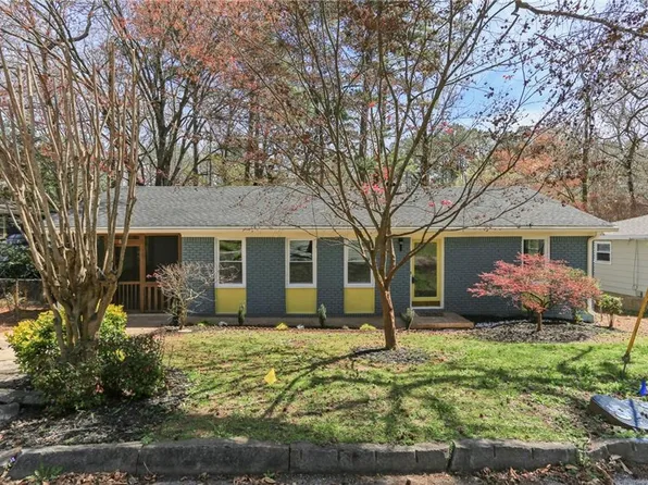 621 Spruce Dr, Stone Mountain, GA 30083