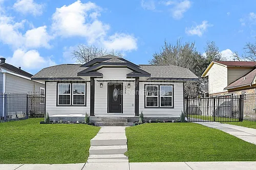 224 Everton St Photo 1