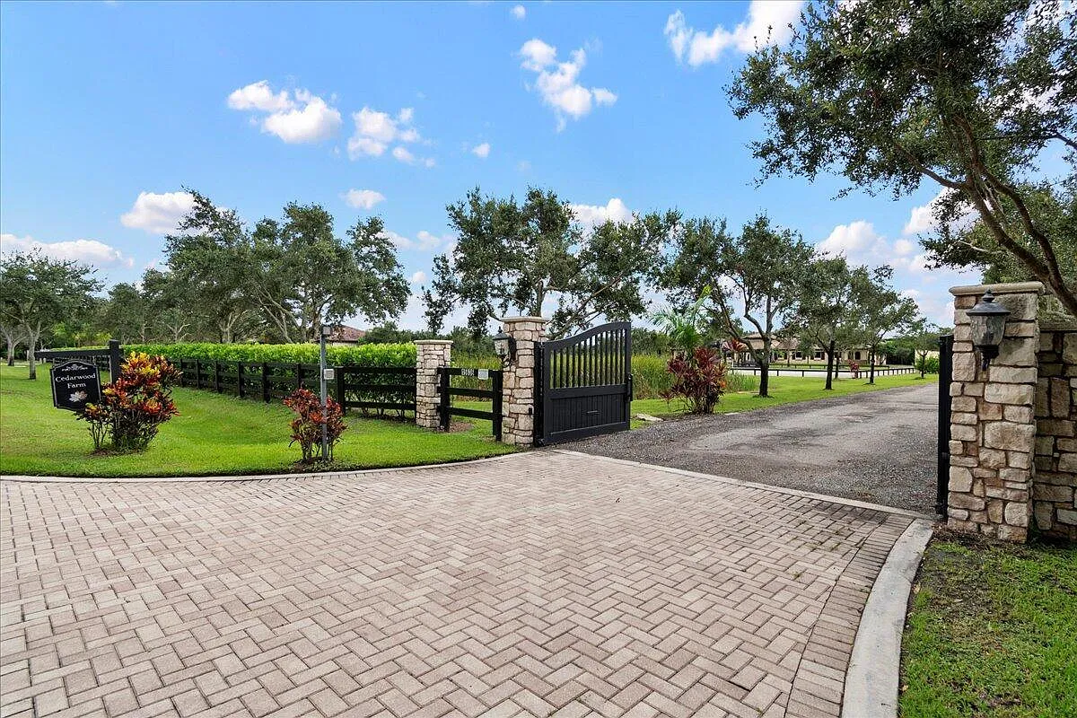 1 bed, 1.5 bath, 1000 sqft, $15,000 — Photo 3
