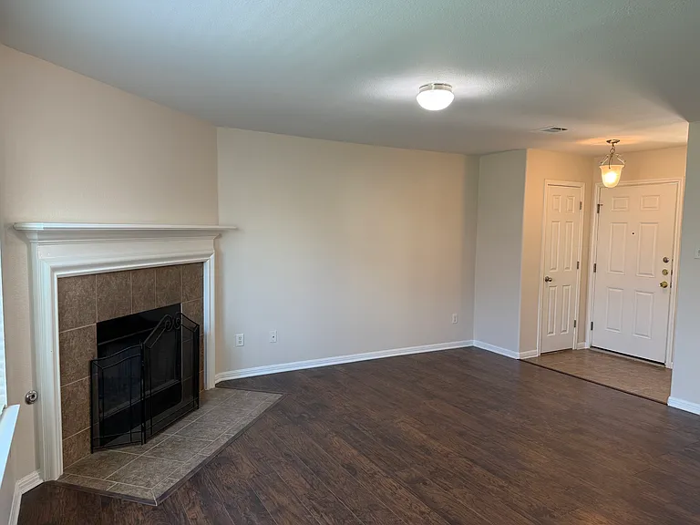 3703 Holden Ct — Photo 5