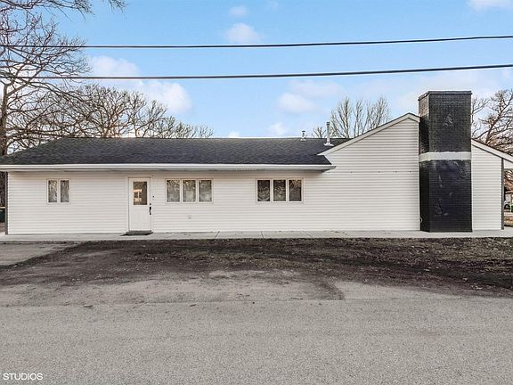 3rd image of 1025 E 61st Pl