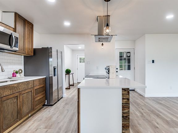 4th image of 5625 Ridgecove Dr
