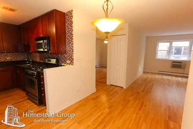 1st image of 627 W Wrightwood Ave #221