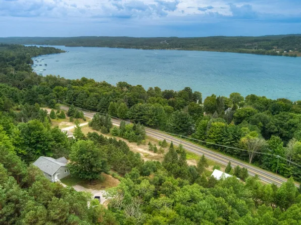 2503 S Lake Leelanau Dr, Lake Leelanau, MI 49653