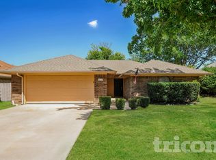 1112 Brittany Dr, Denton, TX 76209