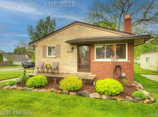9013 Oporto St, Livonia, MI 48150