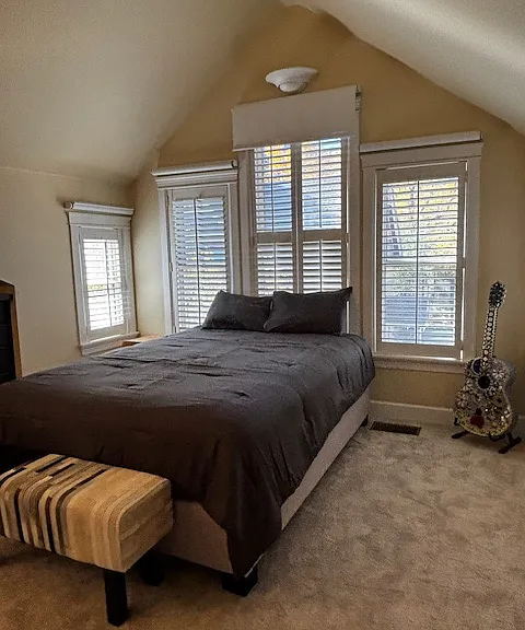 Primary bedroom (west facing)